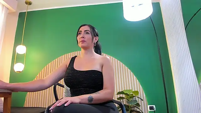 scarlet edwars online show from January 14, 6:46 pm