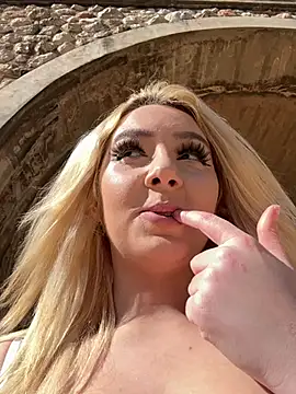 hotamanda01 online show from February 22, 12:39 pm