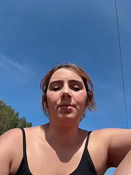 hotamanda01 online show from April 25, 1:41 pm