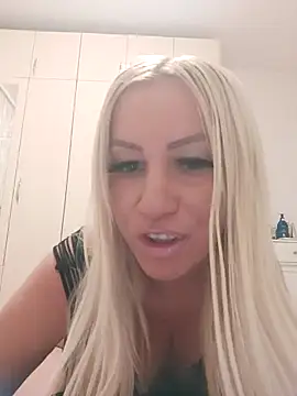 Snapshot of visnjica chatting on October 8, 9:52 pm visnjica online show from October 8, 9:52 pm