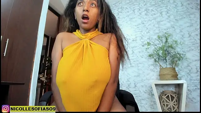 nicollesofia2 online show from October 8, 12:26 am