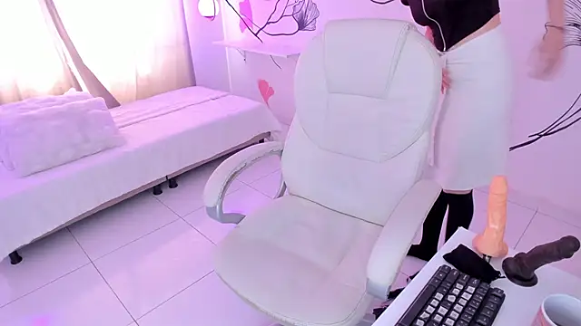 Isabela Fiorelli online show from September 12, 2:46 pm