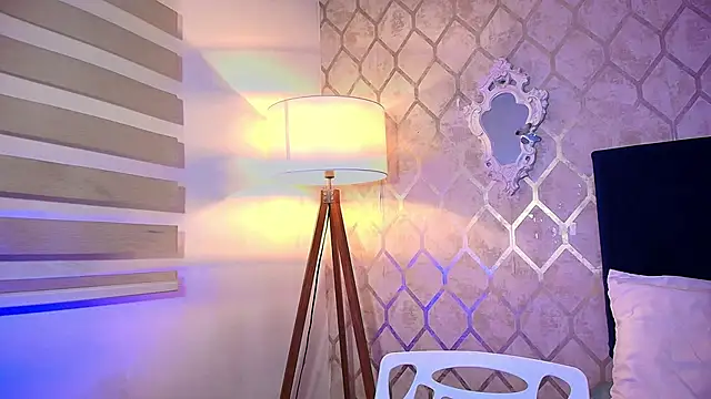 Hellen Hell  online show from October 6, 7:07 pm