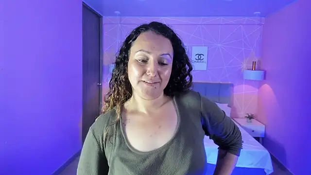 abby apple online show from March 11, 9:28 pm