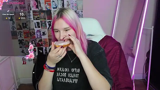 EvelinaLuu online show from December 3, 2:25 am