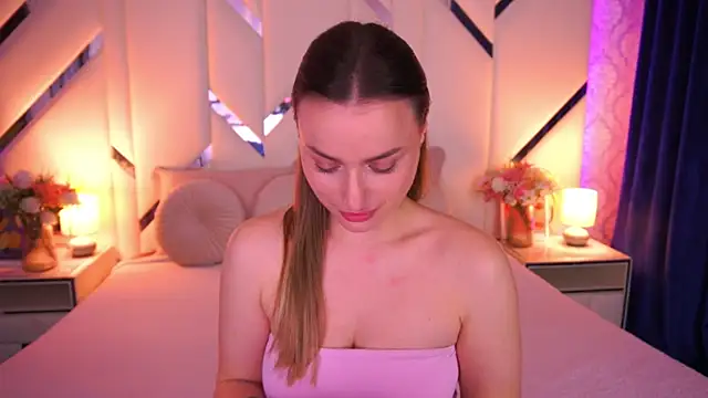 LindsieGreyy online show from April 17, 12:40 pm