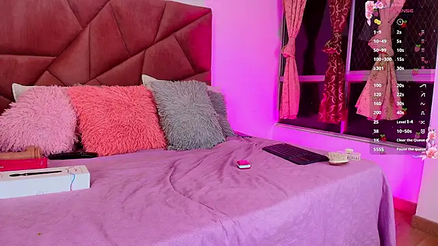 DANIELA CADAVID  online show from March 10, 3:21 am