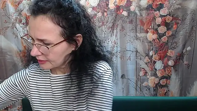 Miroslava Happi online show from April 26, 1:42 pm