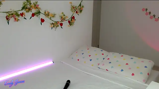 EmilyxxGraces online show from April 29, 6:13 pm