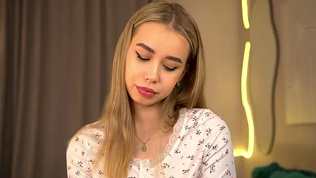  Spring Day  online show from October 26, 8:21 am