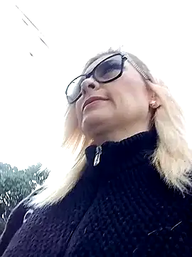 CandieGilson   online show from April 24, 12:30 pm