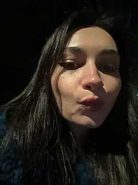 lunalovelee online show from April 21, 2:13 pm