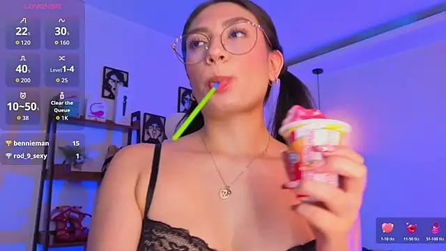 Miller Vanessa  online show from April 2, 9:01 pm