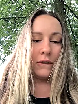 Snapshot of Mona_Plus chatting on September 27, 7:48 am Mona Plus online show from September 27, 7:48 am