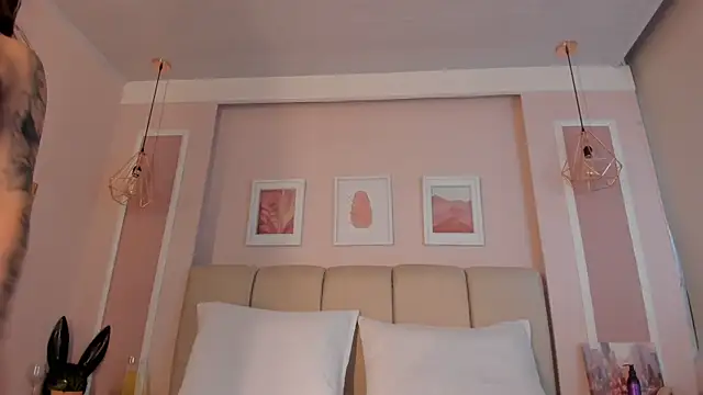 Annie rhoades online show from April 24, 1:03 pm