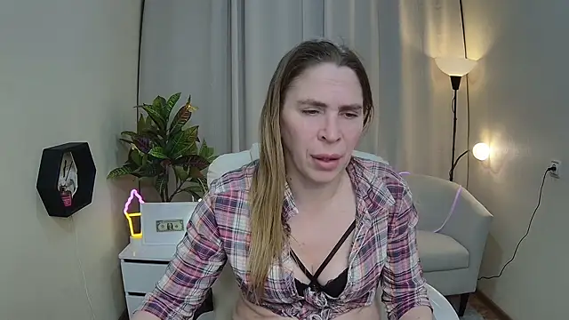 TessaDaybreak online show from April 24, 12:30 pm