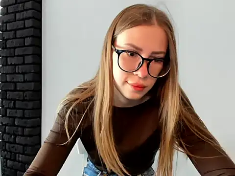 Snapshot of vikky_s1 chatting on September 23, 9:18 am vikky s1 online show from September 23, 9:18 am