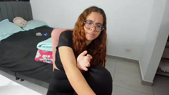 Greciaruiz  online show from October 12, 12:57 am