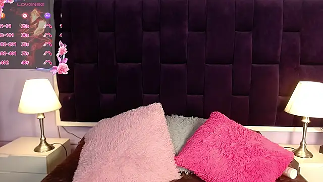 Azaahara  online show from April 22, 1:30 pm