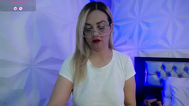 Azaahara  online show from March 7, 2:13 pm