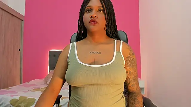 ZahraRose online show from November 11, 8:17 pm