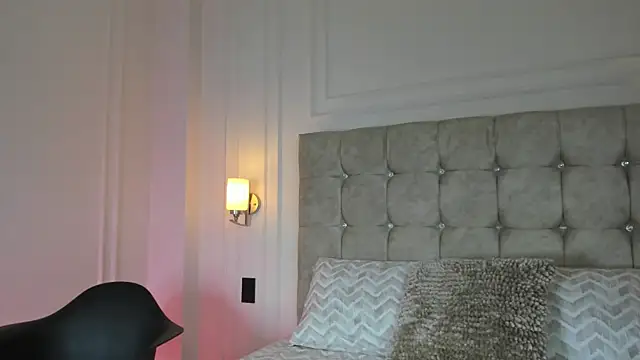 Snapshot of JasmineRoss_1 chatting on October 2, 8:25 pm JasmineRoss 1 online show from October 2, 8:25 pm