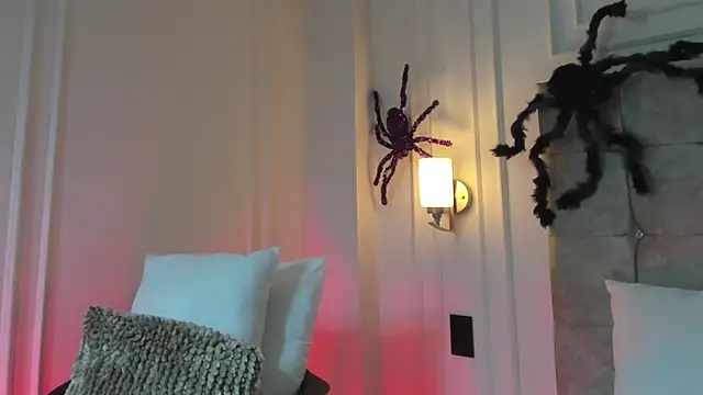 Snapshot of JasmineRoss_1 chatting on October 14, 7:05 pm JasmineRoss 1 online show from October 14, 7:05 pm