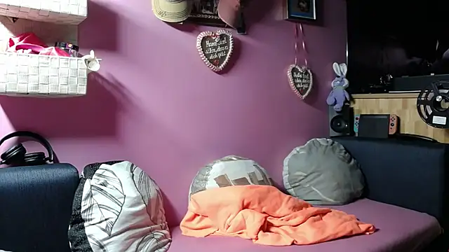 sexymelli18 online show from April 21, 6:26 pm