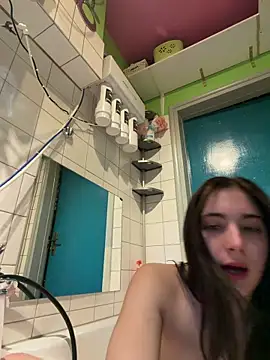 sexymelli18 online show from April 25, 6:16 pm