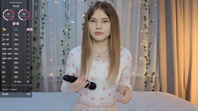 CarolinePepper online show from April 8, 1:46 pm