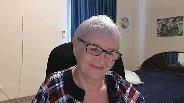 Snapshot of Sandra_Snowflake chatting on September 24, 4:22 am Sandra Snowflake online show from September 24, 4:22 am
