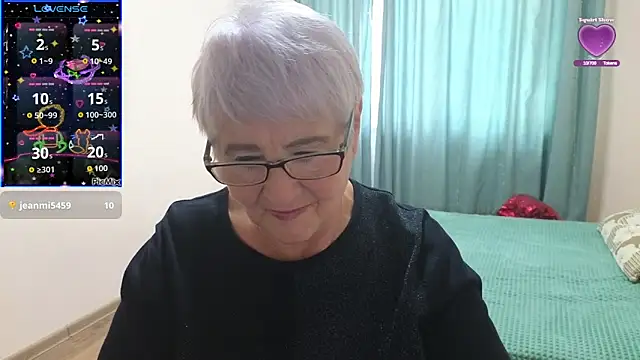 Snapshot of Sandra_Snowflake chatting on October 5, 9:36 am Sandra Snowflake online show from October 5, 9:36 am