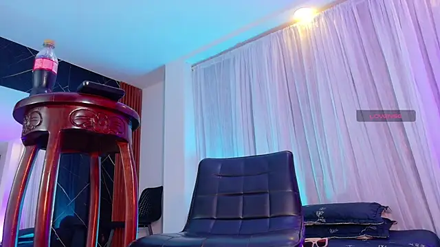 Madison Cambell online show from April 21, 9:33 pm