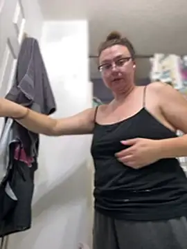 HTXBELLE online show from April 22, 6:38 pm