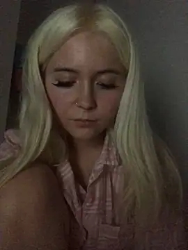 Snapshot of Blondie_Sofia_Essexbabe chatting on September 29, 11:54 pm Blondie Sofia Essexbabe online show from September 29, 11:54 pm