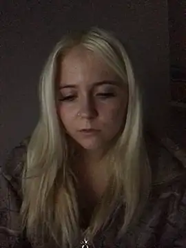 Snapshot of Blondie_Sofia_Essexbabe chatting on October 2, 12:04 am Blondie Sofia Essexbabe online show from October 2, 12:04 am