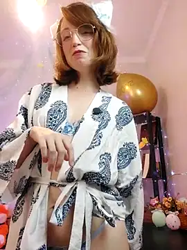 Elise Nyx online show from April 7, 1:35 pm