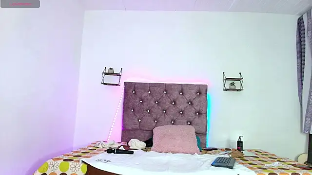 Rousemilf4u online show from April 25, 11:13 pm