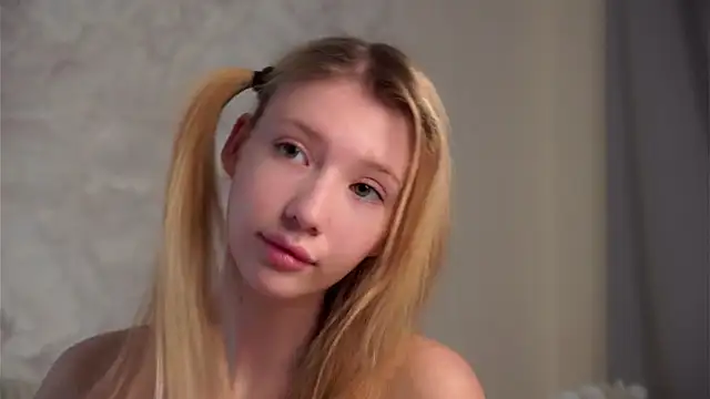 SunnivaCovil online show from April 20, 6:11 pm