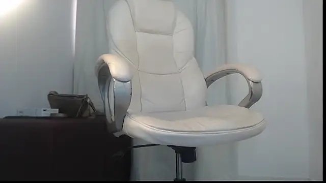 Snapshot of Mature_2025 chatting on October 7, 7:51 pm Mature 2025 online show from October 7, 7:51 pm