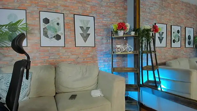 Snapshot of Lucia_Brown_ chatting on October 20, 2:20 pm Lucia Brown online show from October 20, 2:20 pm