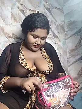 Snapshot of horny_diana chatting on September 18, 8:40 pm horny diana online show from September 18, 8:40 pm
