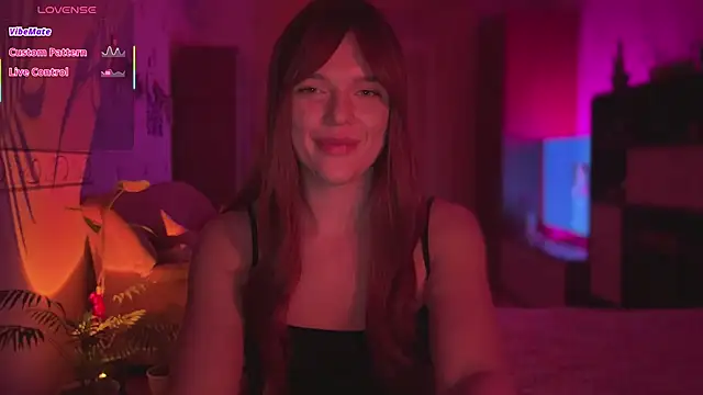 CherryRed Girl online show from April 13, 9:37 pm