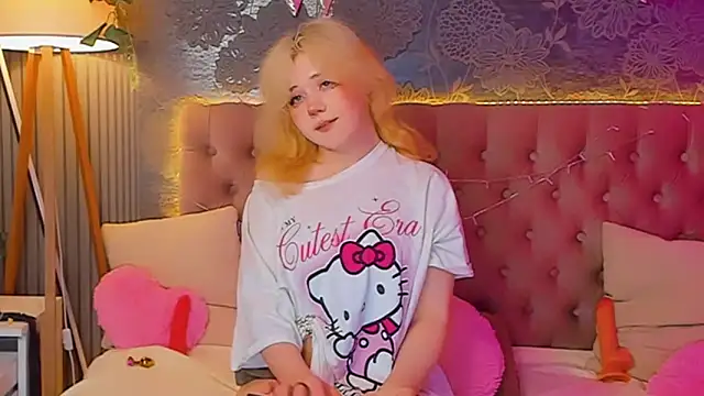 EmilyAngells online show from April 22, 6:21 am