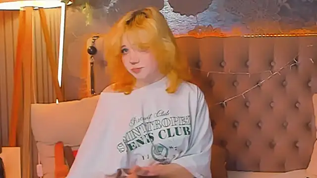 EmilyAngells online show from April 27, 6:21 am