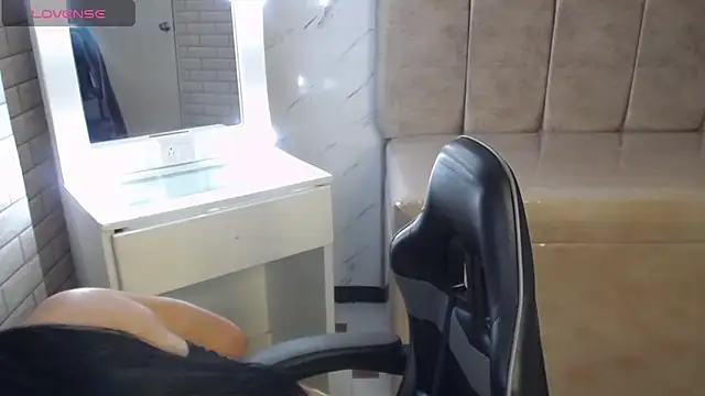 Isabella Collen v online show from December 21, 1:15 pm