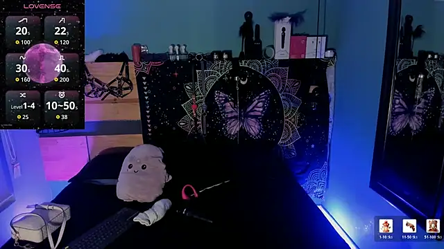 ChloeAllennn online show from June 9, 9:52 am