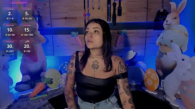 ChloeAllennn online show from March 27, 4:30 pm