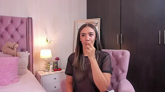 natashaleightt online show from February 5, 1:19 am