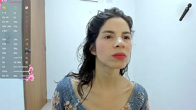 jessyegoldenn online show from April 15, 5:24 pm